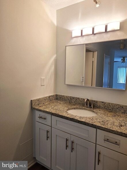 Building Photo - 15107 Interlachen Dr