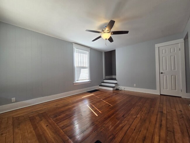 Building Photo - Updated 4-Bedroom, 2-Bath Home in Benton Harbor