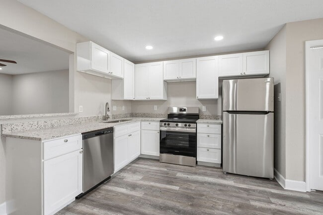 Building Photo - Newly remodeled Unit Ready for you!