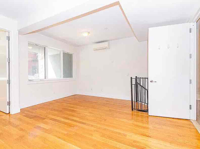 Building Photo - 871 Bergen St