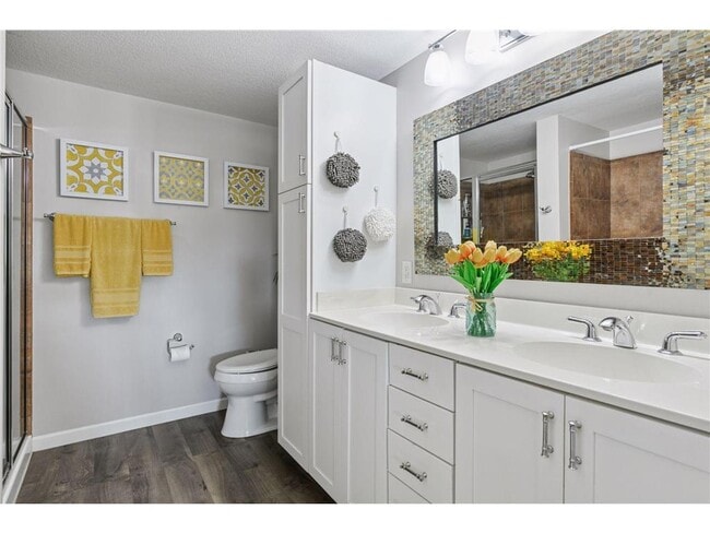 Building Photo - 640 Main St N