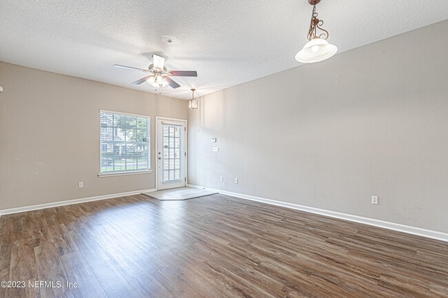 Building Photo - 575 Oakleaf Plantation Pkwy