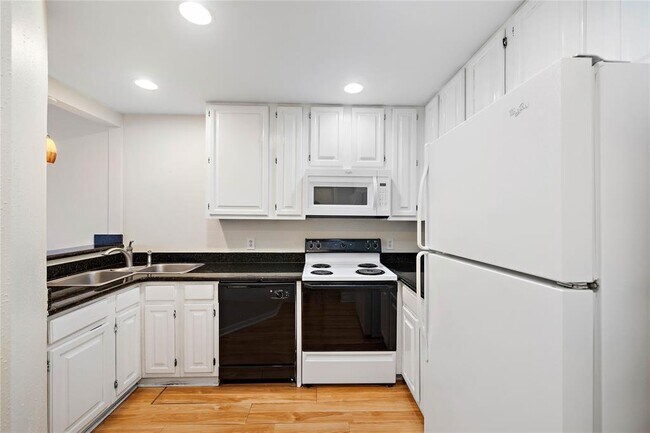 Building Photo - 2207 S Braeswood Blvd