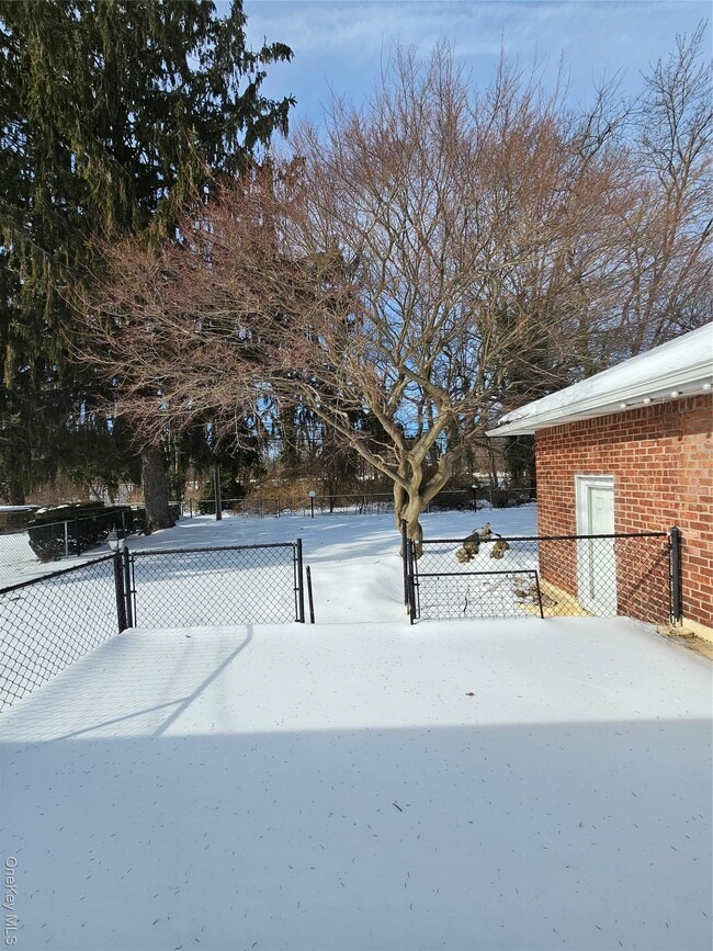 Building Photo - 102 Birchwood Park Dr