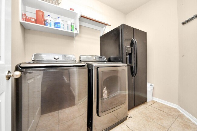 Building Photo - 945 Autumn Brook St