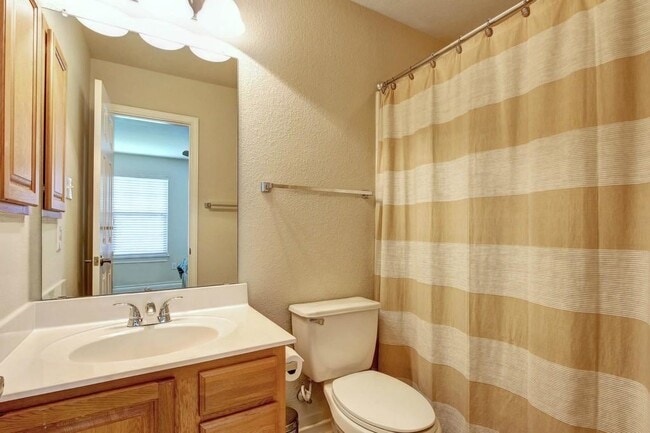 Building Photo - 408 Island Oak Dr