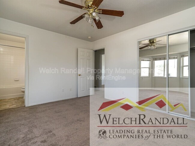 Building Photo - 832 4200 S