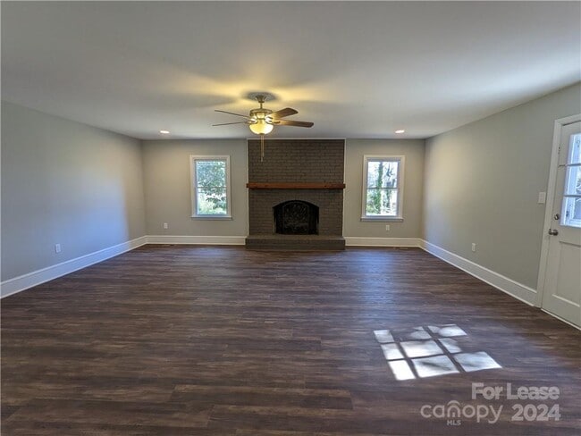Building Photo - 354 Fieldstone Rd