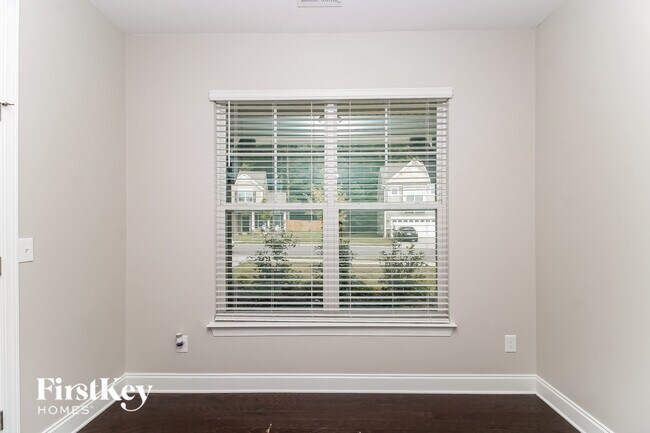 Building Photo - 1313 Royal Coach Trail