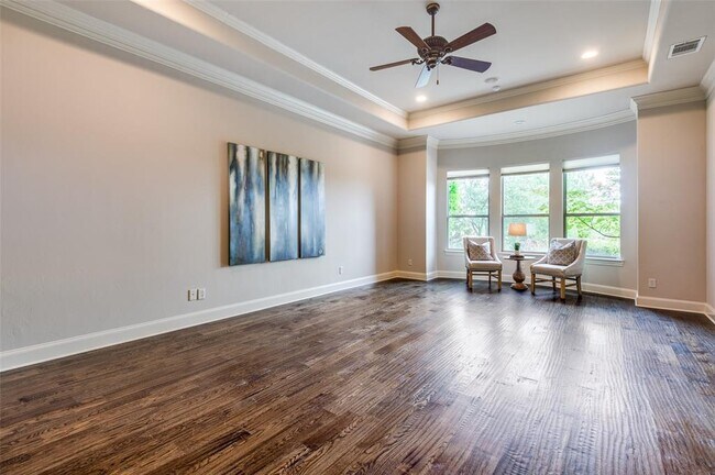 Building Photo - 2613 Round Table Blvd