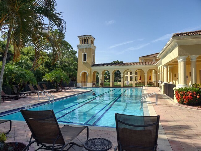 Building Photo - Seasonal Short-Term 3 Bedroom 2 Bathroom Heated Pool Home located in Venetian Club & River Club!