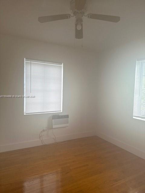 Building Photo - 985 Bay Dr