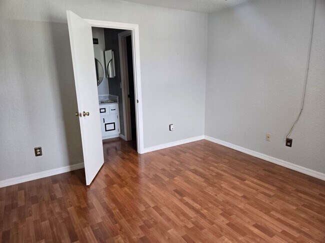 Building Photo - 4870 SW 147 Loop