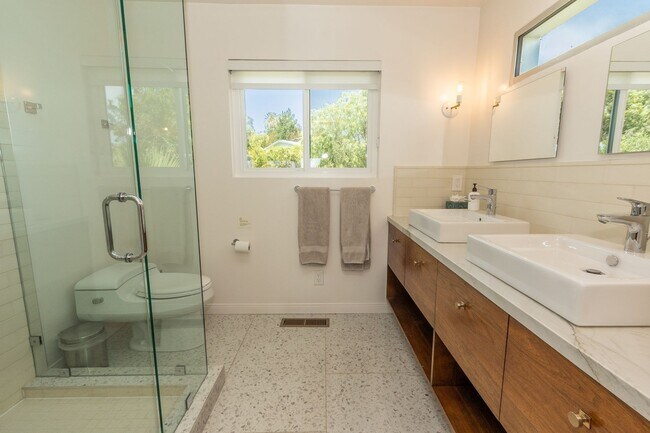 Building Photo - Spectacular Furnished 4 Bedroom/ 3 Bath Mid-Century Modern Retreat in Encinitas