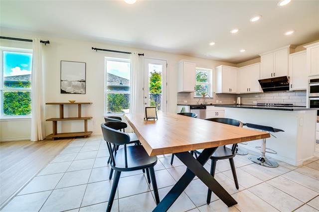 Building Photo - 405 Club House Dr