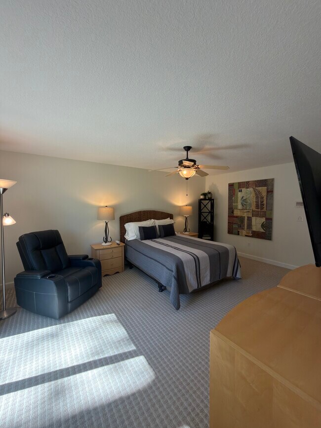 Building Photo - Hutch Apartment