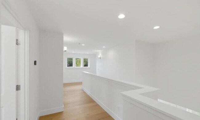 Building Photo - Spacious Custom Built Home in NW Corvallis