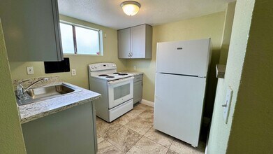 Building Photo - Renovated 1-bedroom attached studio with private entrace, ready for immedate move-in.