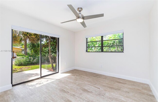 Building Photo - 310 Harbor Ct