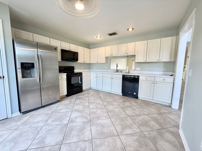Building Photo - $2200 | 3-Bedroom 2.5-Bath Single-Family H...