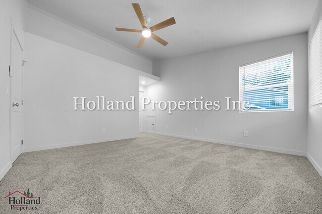 Building Photo - 9055 SW Sagert St
