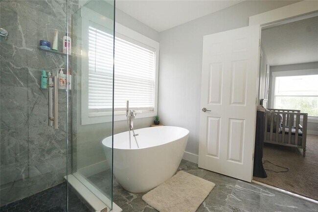 Building Photo - 8815 Royal Enclave Blvd
