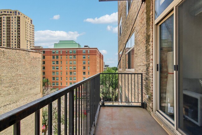 Building Photo - 1528 S Wabash Ave