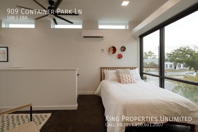 Building Photo - 909 Container Park Ln