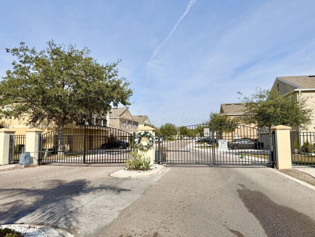 Building Photo - 3520 Seneca Club Loop