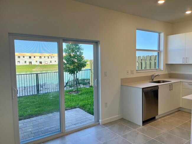 Building Photo - 2776 SE 26th Ave