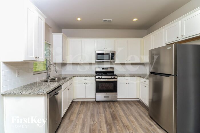 Building Photo - 210 Omega Ct