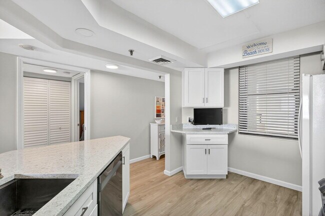 Building Photo - 9650 S Ocean Dr