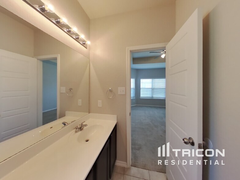 Building Photo - 7407 Snapdragon Ct
