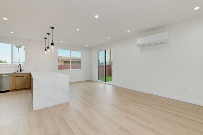 Building Photo - 5142 Los Robles Dr