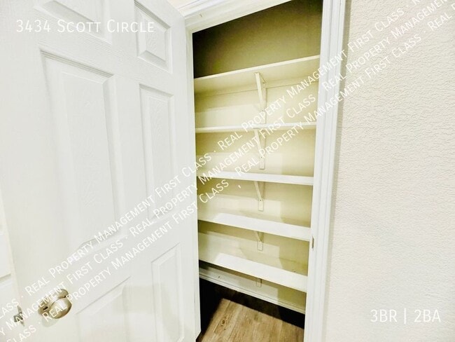 Building Photo - 3434 Scott Cir