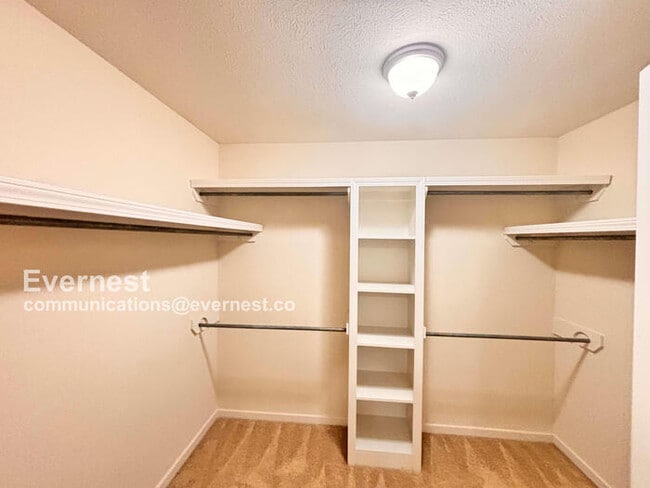 Building Photo - Beautiful 3-Bedroom Home with Modern Ameni...