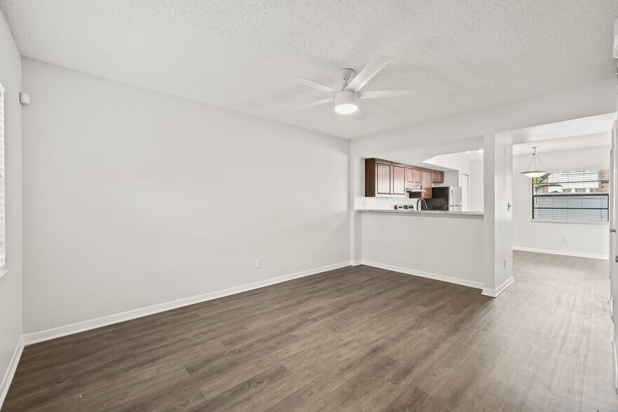 Building Photo - 5045 S Albany Ave