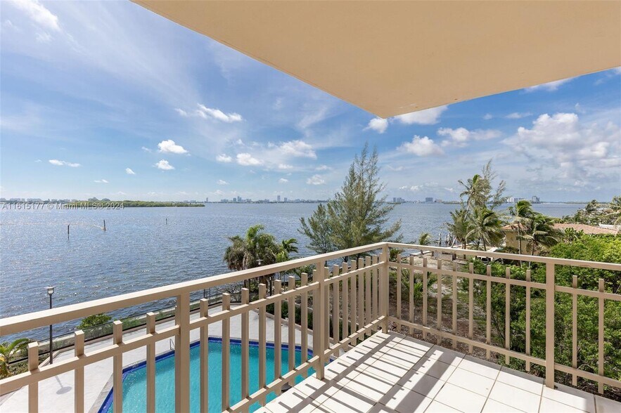 Building Photo - 11113 Biscayne Blvd