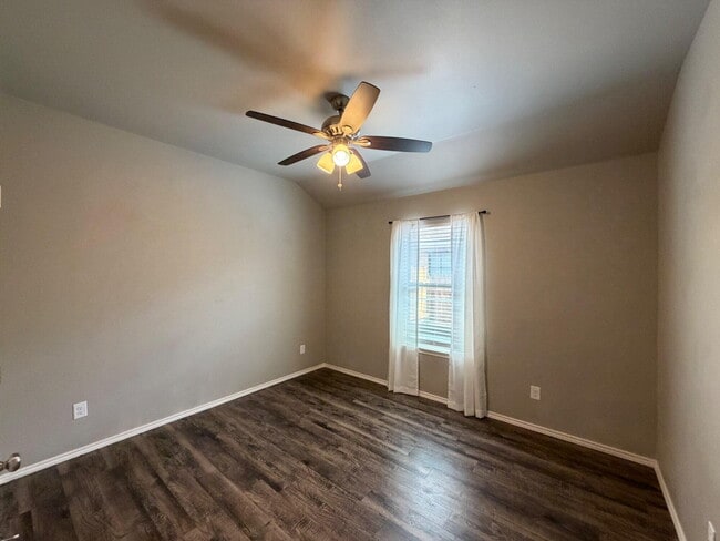 Building Photo - 623 N Elkhart Ave