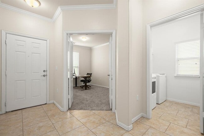 Building Photo - 10012 Epic Knoll Dr