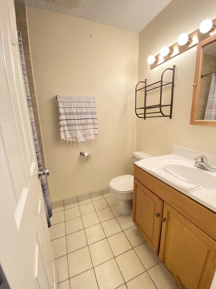 Building Photo - 158 Kelton St