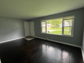 Building Photo - Gorgeous THREE bedroom home with one bath, AVAILABLE NOW!  Passed all inspections!  Private backy...