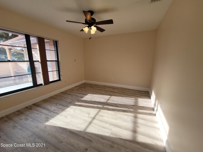 Building Photo - 912 Ridge Lake Dr