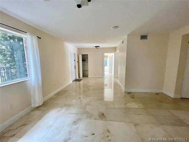 Building Photo - 10672 SW 77th Ave