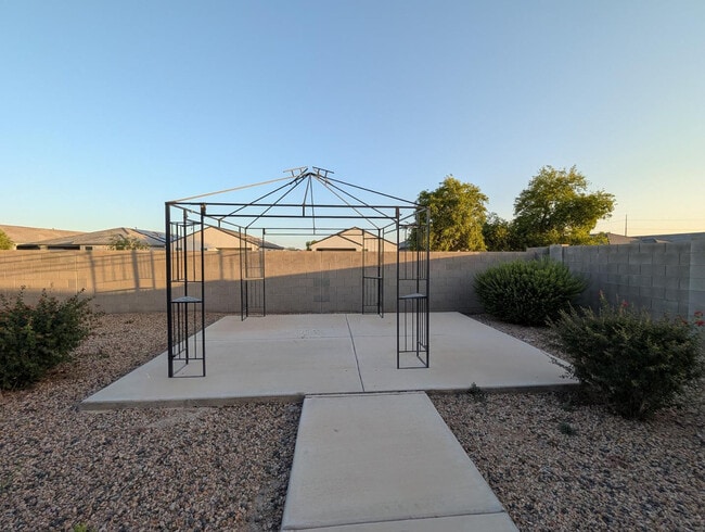 Building Photo - 9407 E Alfalfa Dr