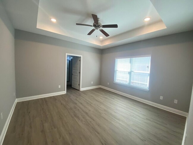 Building Photo - 993 Skylark Rd