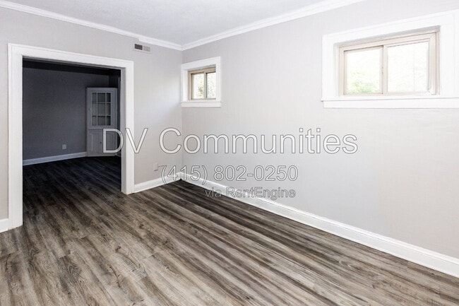 Building Photo - 2988 S Moreland Blvd