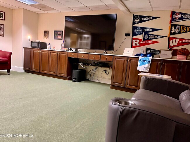 Building Photo - 700 Ocean Ave N