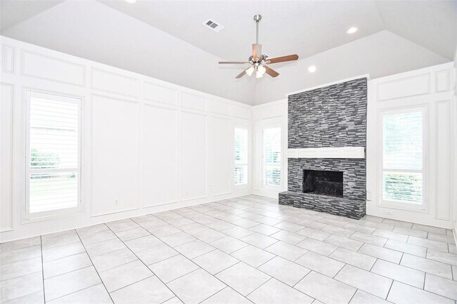 Building Photo - 811 Sugar Plum Cir