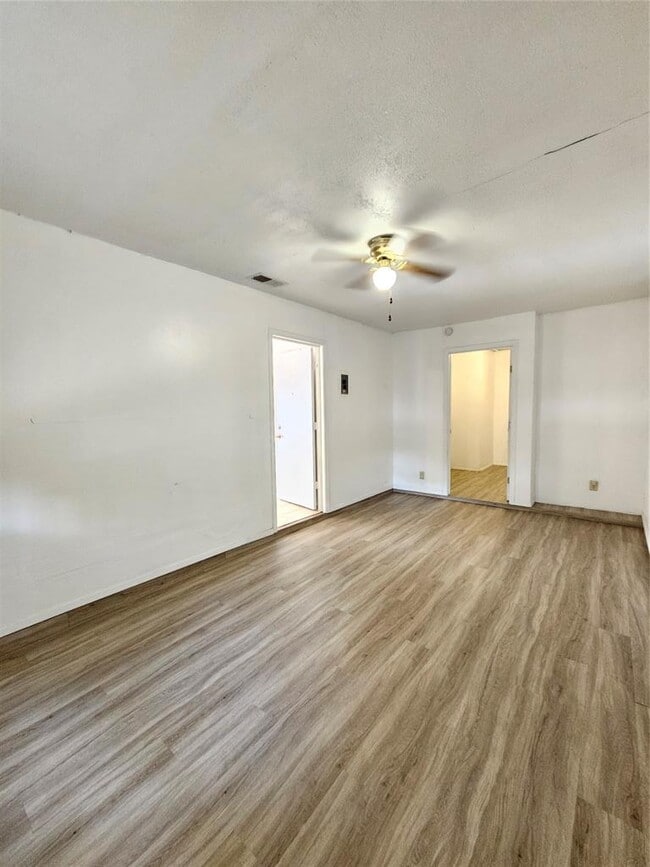 Building Photo - 6000 Emerald Forest Dr